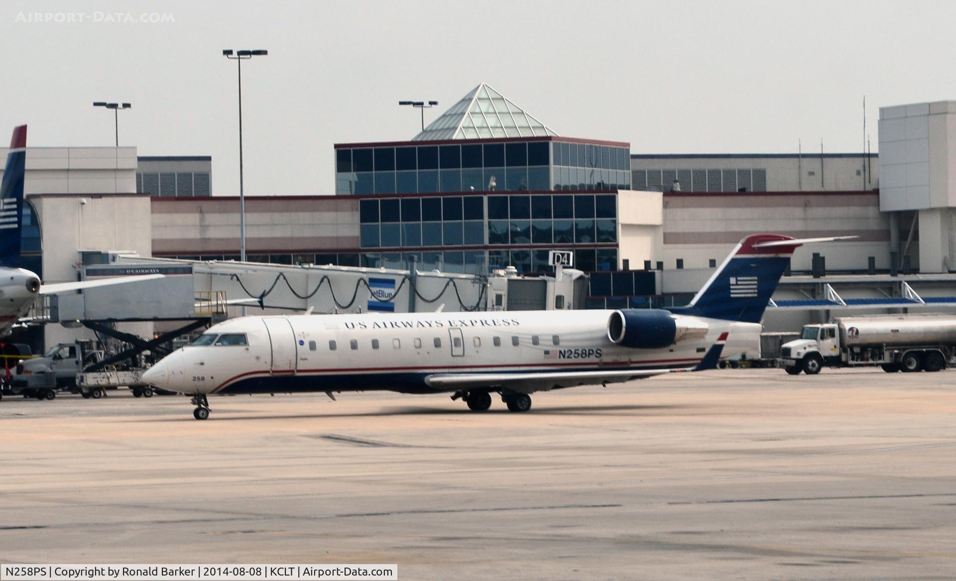 N258PS, 2004 Bombardier CRJ-200ER (CL-600-2B19) C/N 7941, Taxi CLT