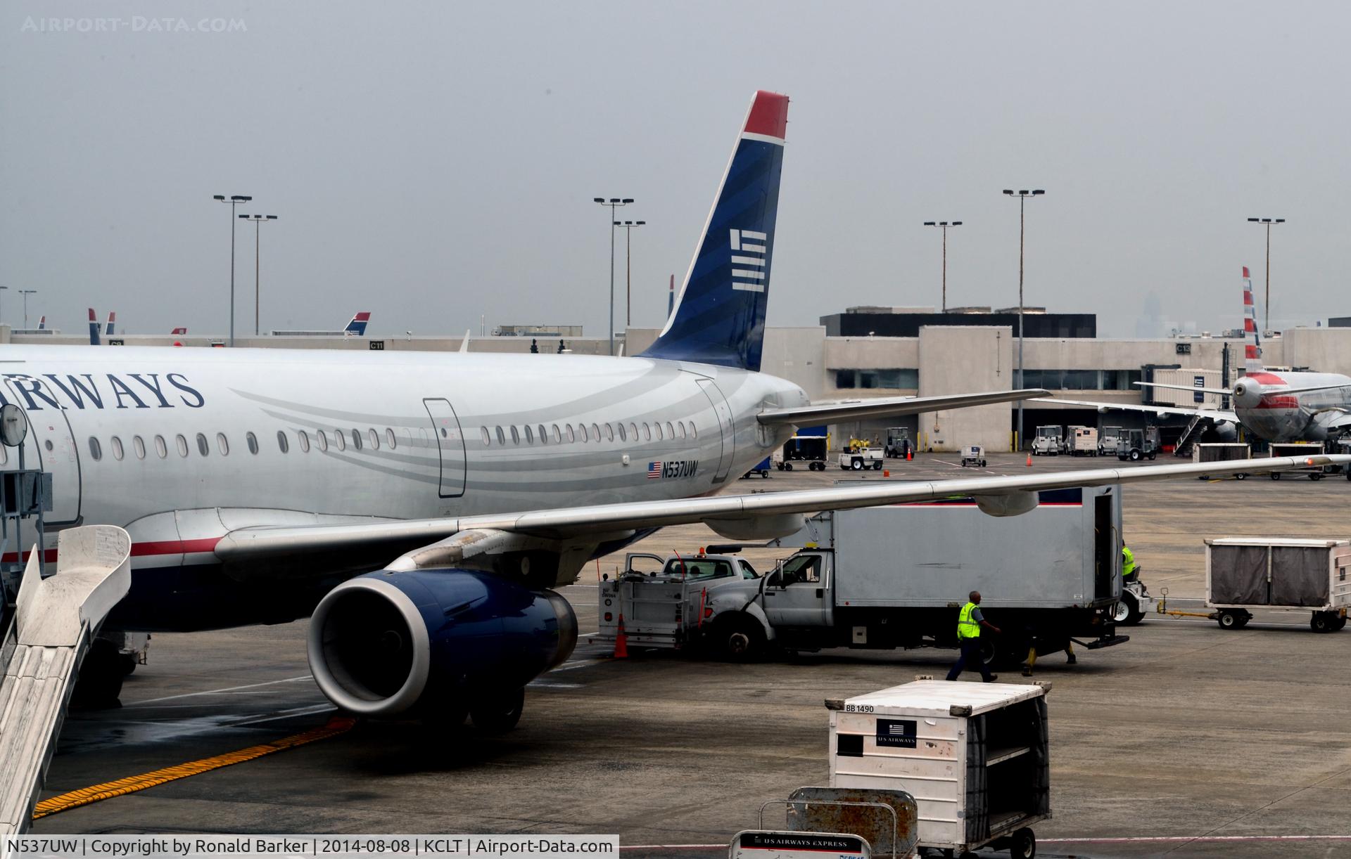 N537UW, 2009 Airbus A321-231 C/N 4041, At the gate CLT
