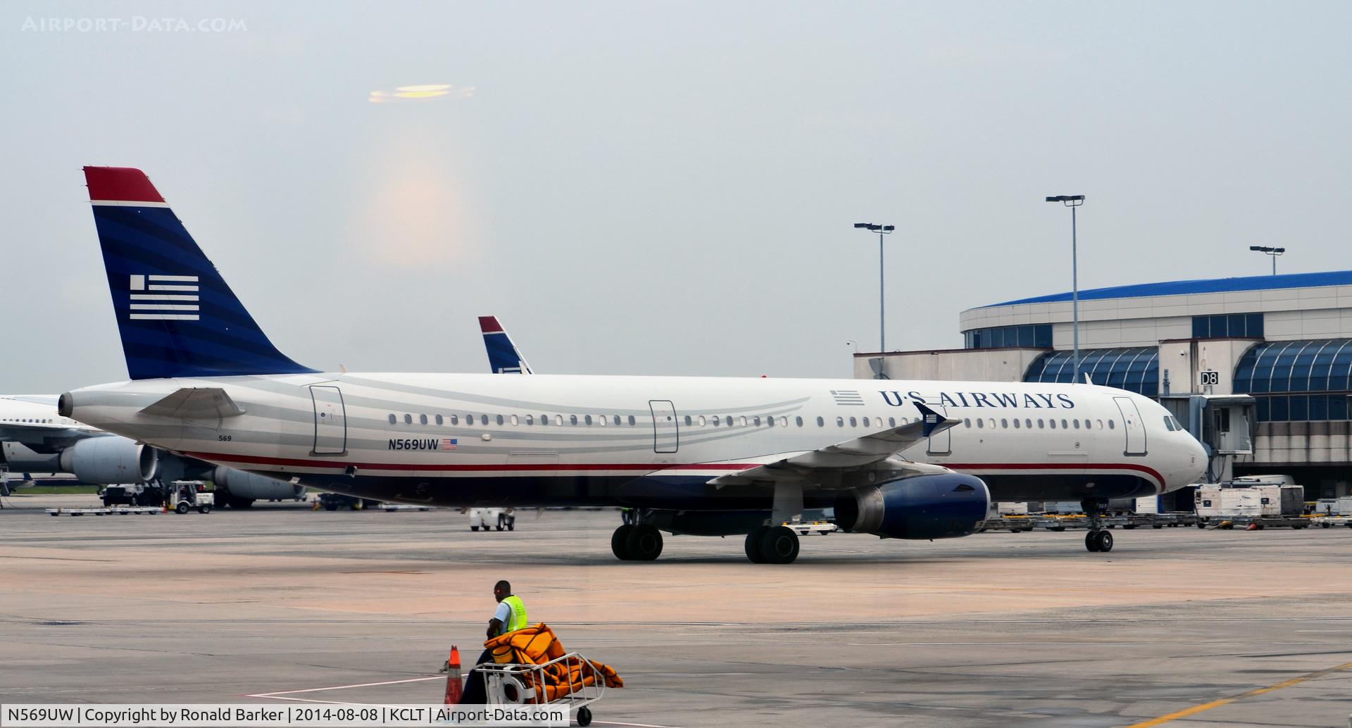 N569UW, 2013 Airbus A321-231 C/N 5763, Taxi to the gate CLT