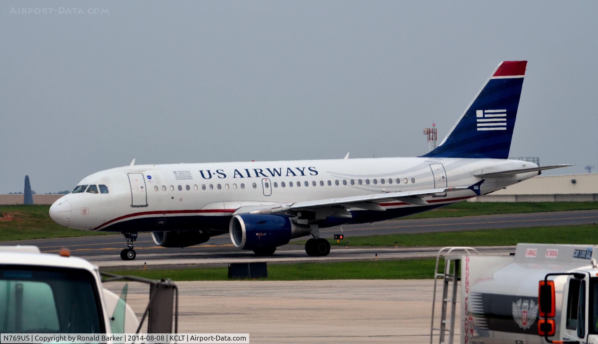 N769US, 2000 Airbus A319-112 C/N 1391, Taxi CLT