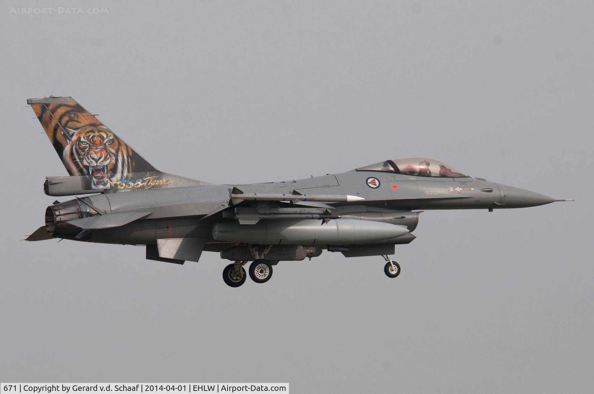 671, Fokker F-16AM Fighting Falcon C/N 6K-43, Leeuwarden, April 2014