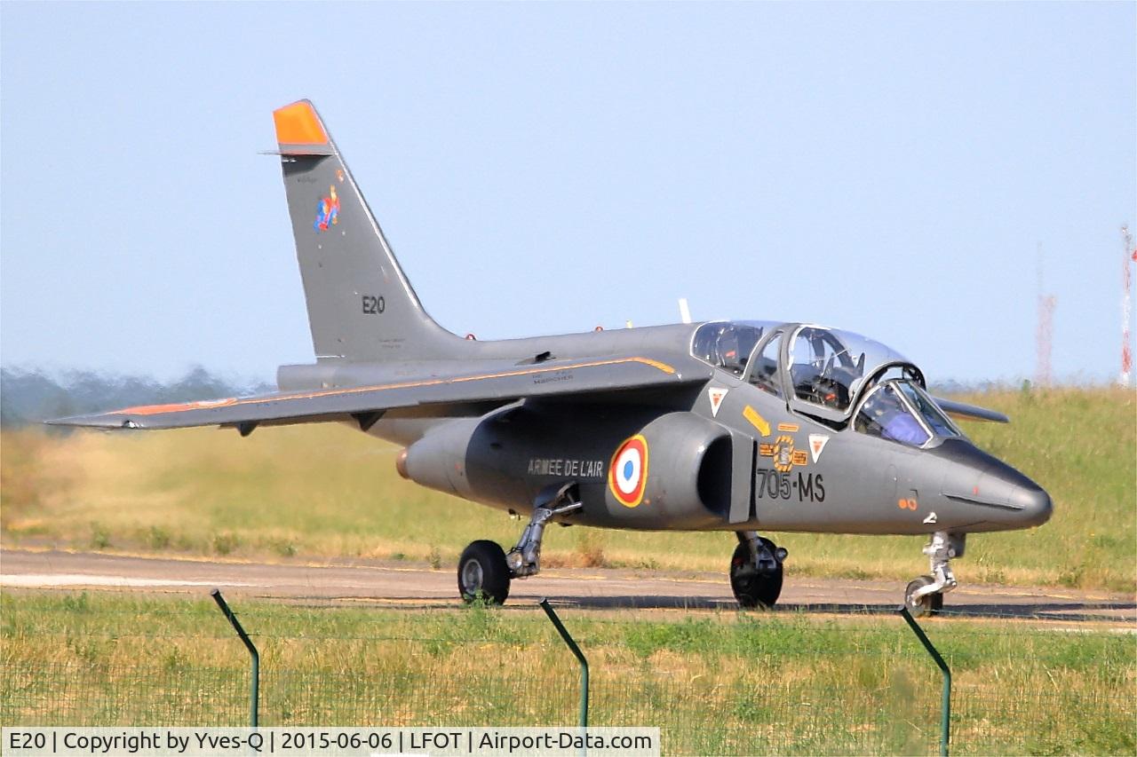 E20, Dassault-Dornier Alpha Jet E C/N E20, Dassault-Dornier Alpha Jet E, Taxiing to holding point rwy 02, Tours Air Base 705 (LFOT-TUF) Air show 2015