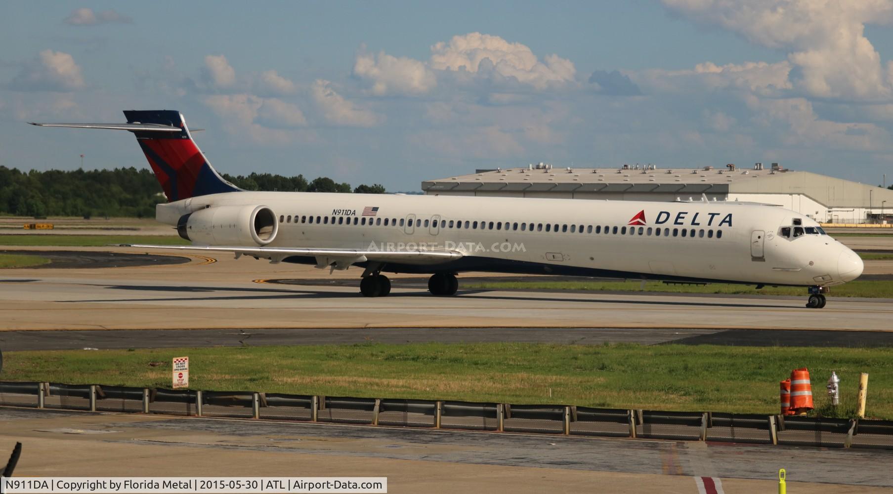 N911DA, 1995 McDonnell Douglas MD-90-30 C/N 53391, Delta