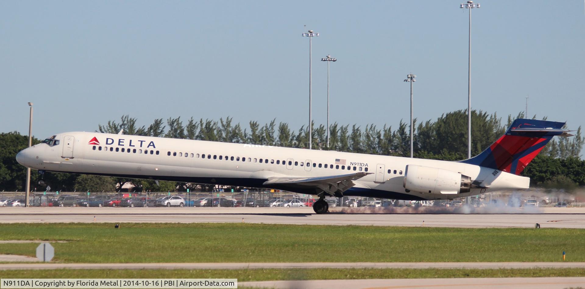 N911DA, 1995 McDonnell Douglas MD-90-30 C/N 53391, Delta