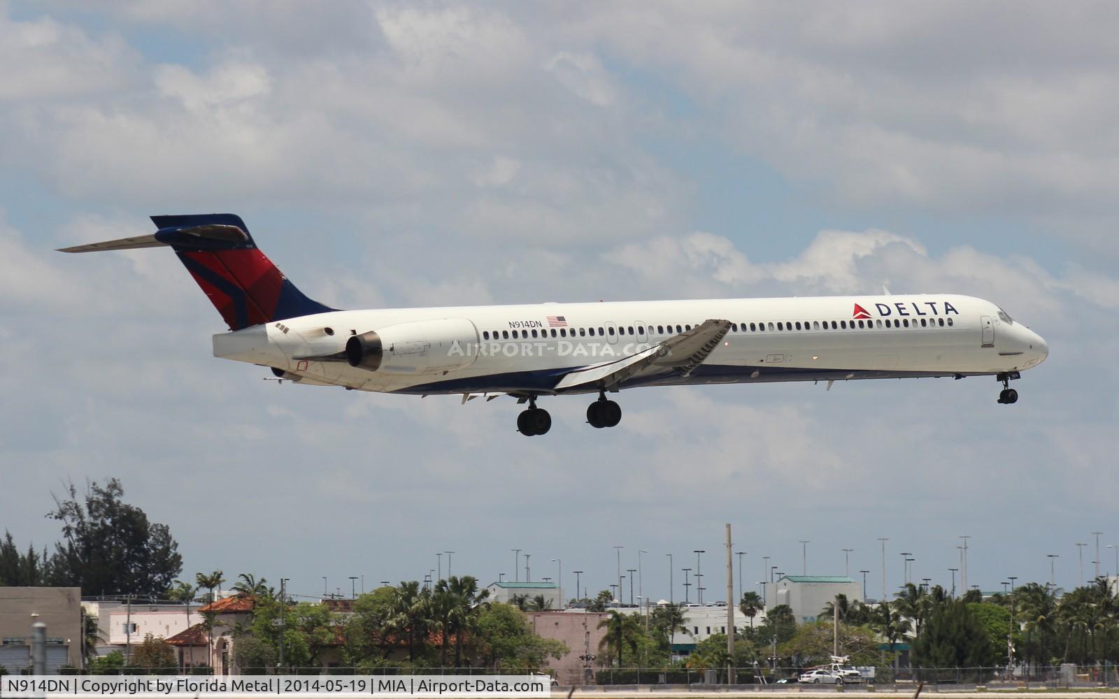 N914DN, 1996 McDonnell Douglas MD-90-30 C/N 53394, Delta