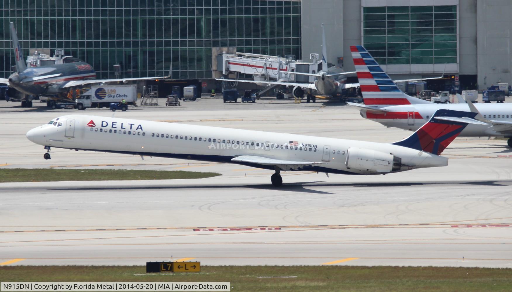 N915DN, 1996 McDonnell Douglas MD-90-30 C/N 53395, Delta