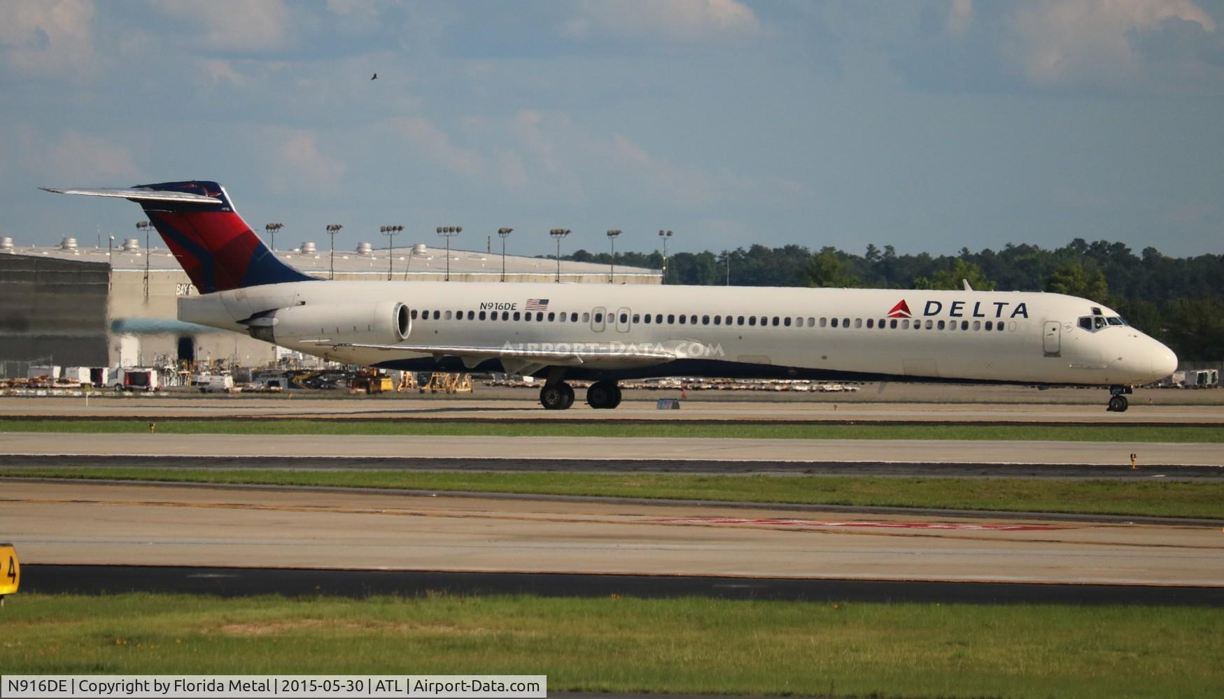N916DE, 1993 McDonnell Douglas MD-88 C/N 53421, Delta