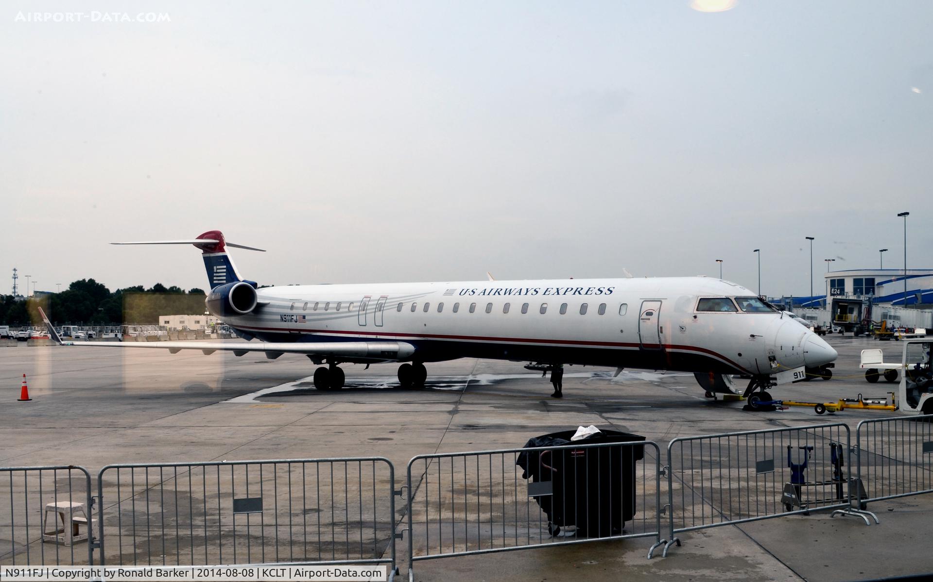 N911FJ, 2003 Bombardier CRJ-900ER (CL-600-2D24) C/N 15011, At the gate CLT