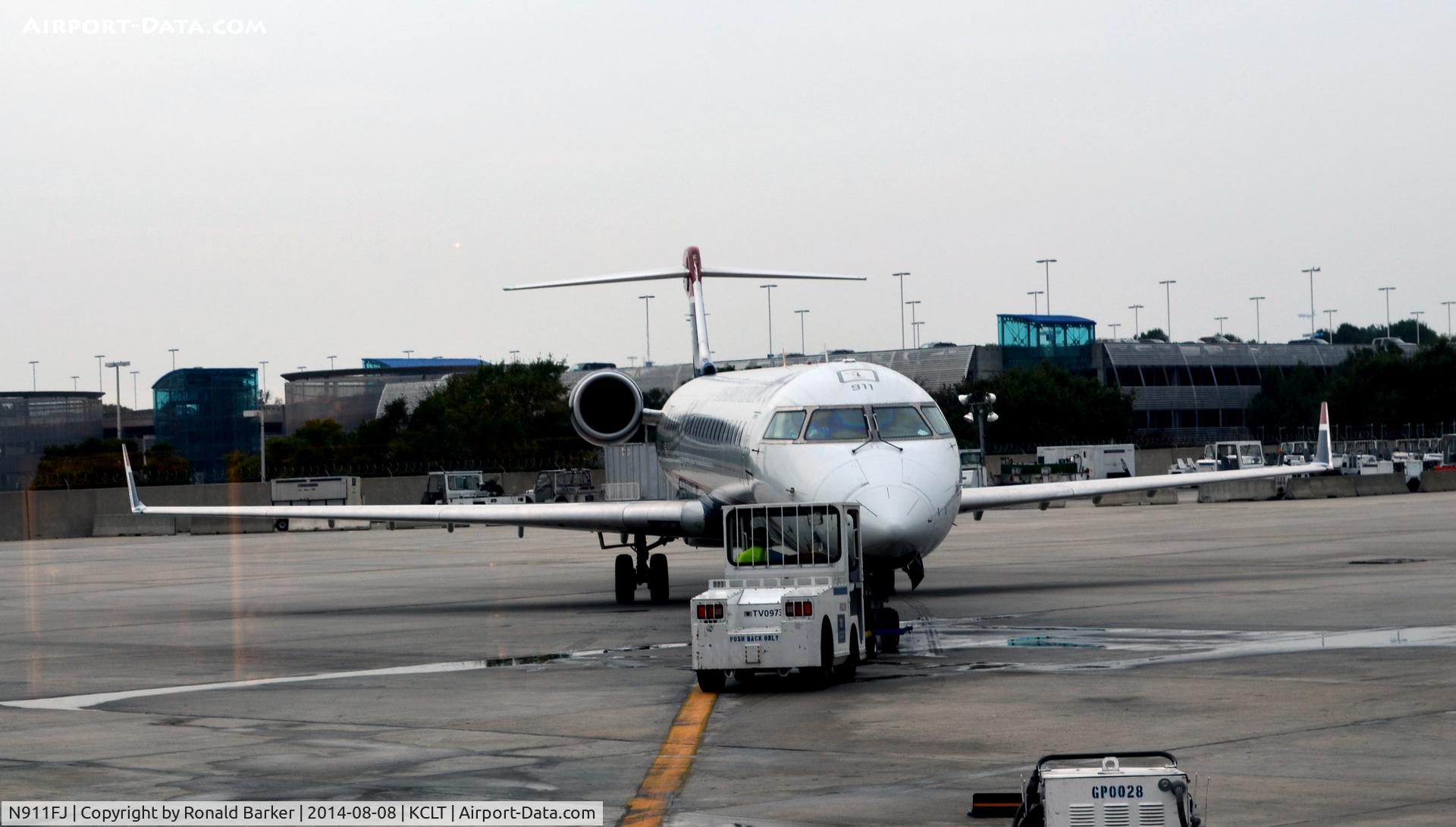 N911FJ, 2003 Bombardier CRJ-900ER (CL-600-2D24) C/N 15011, Pushback CLT