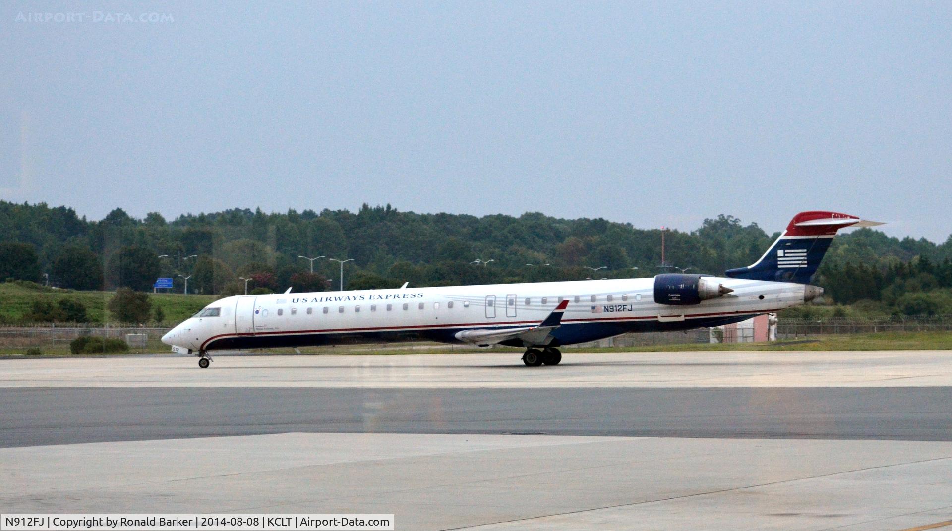 N912FJ, 2004 Bombardier CRJ-900ER (CL-600-2D24) C/N 15012, Taxi CLT
