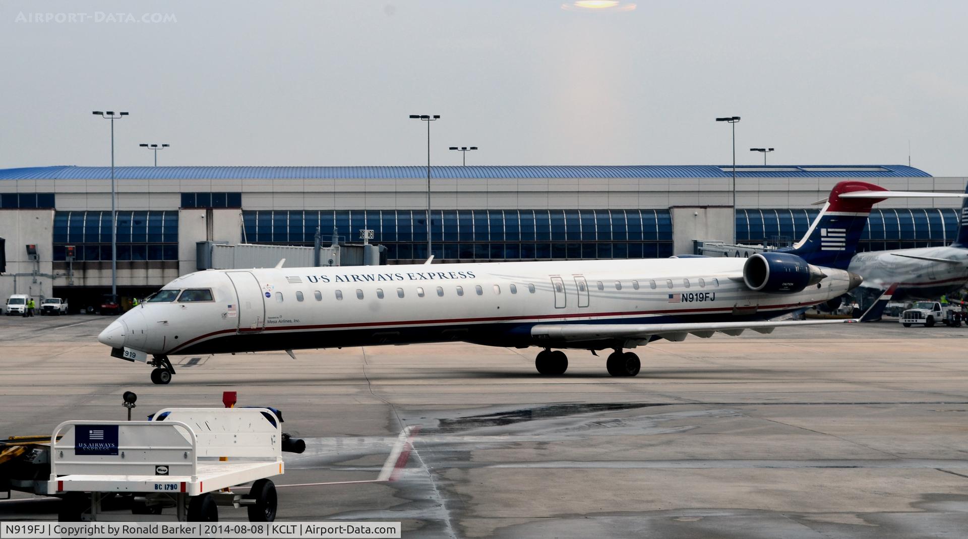 N919FJ, 2004 Bombardier CRJ-900ER (CL-600-2D24) C/N 15019, Taxi CLT