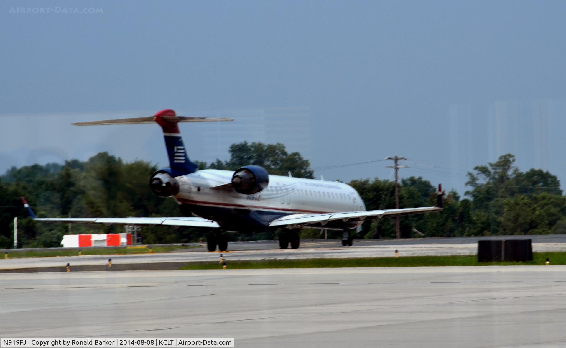 N919FJ, 2004 Bombardier CRJ-900ER (CL-600-2D24) C/N 15019, Taxi CLT