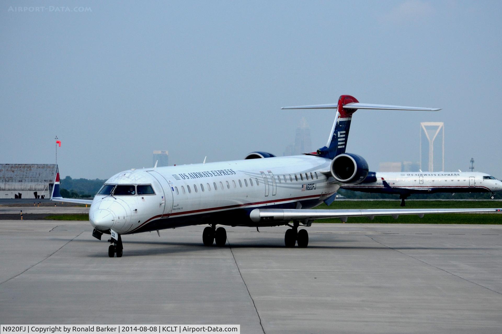 N920FJ, 2004 Bombardier CRJ-900ER (CL-600-2D24) C/N 15020, Taxi to the gate CLT