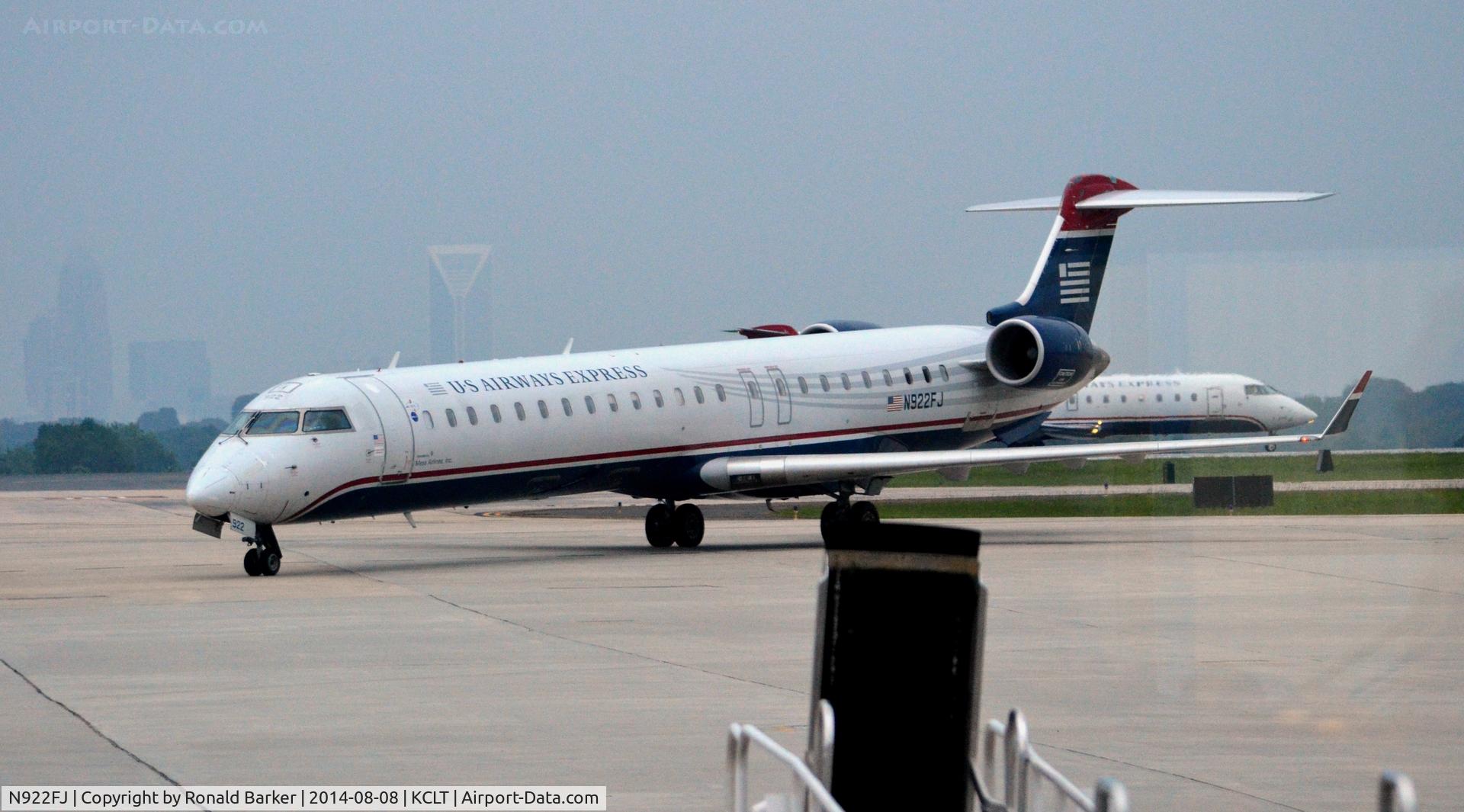 N922FJ, 2004 Bombardier CRJ-900ER (CL-600-2D24) C/N 15022, Taxi CLT