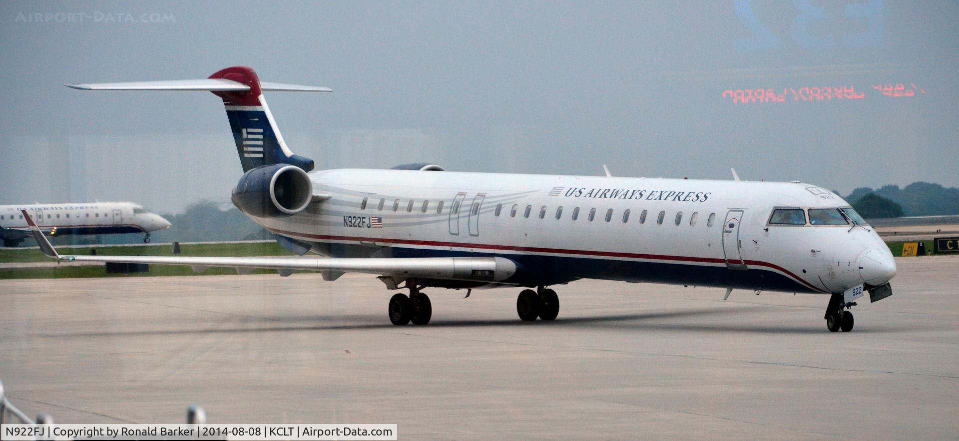 N922FJ, 2004 Bombardier CRJ-900ER (CL-600-2D24) C/N 15022, Taxi CLT