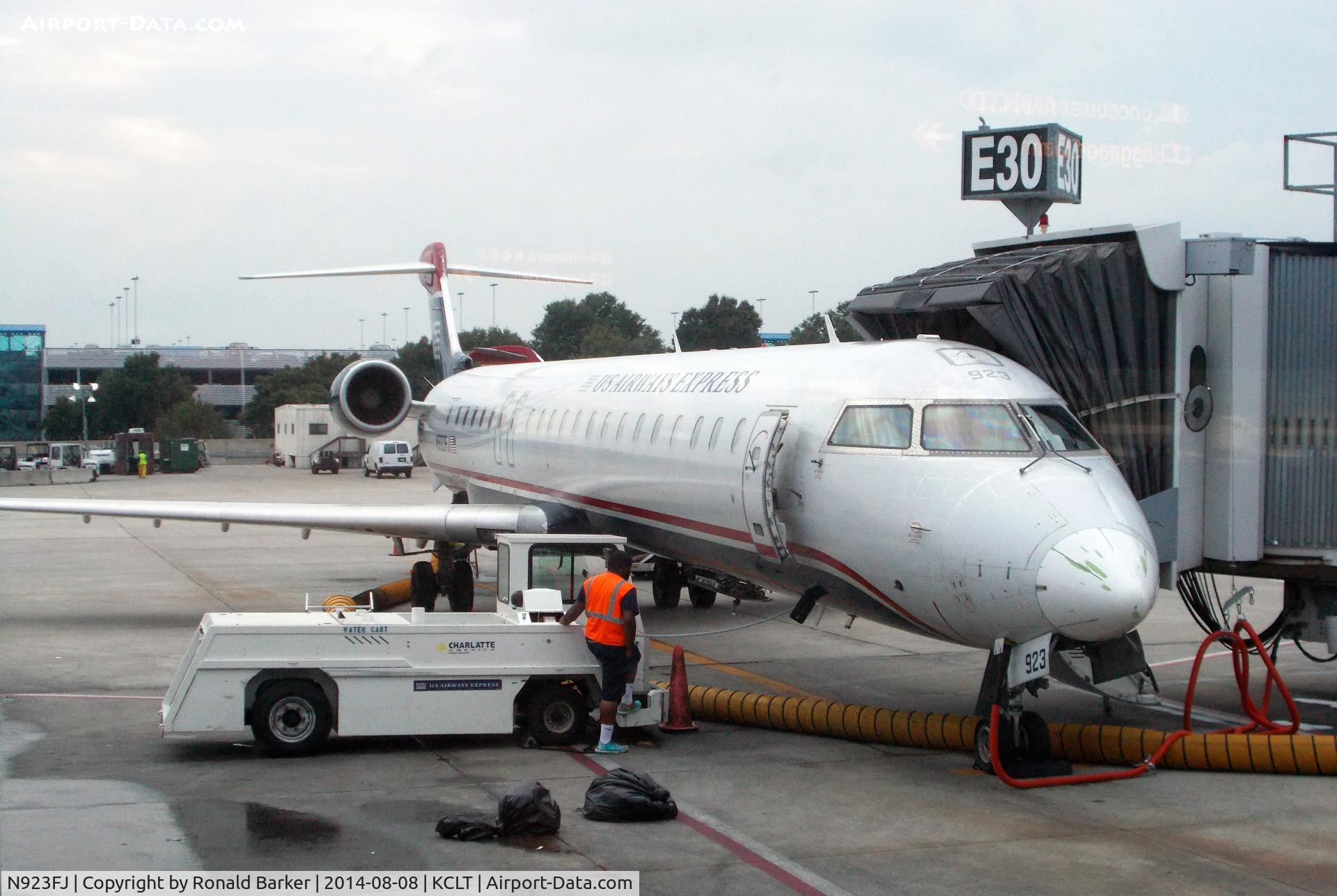 N923FJ, 2004 Bombardier CRJ-900ER (CL-600-2D24) C/N 15023, Gate E30 CLT
