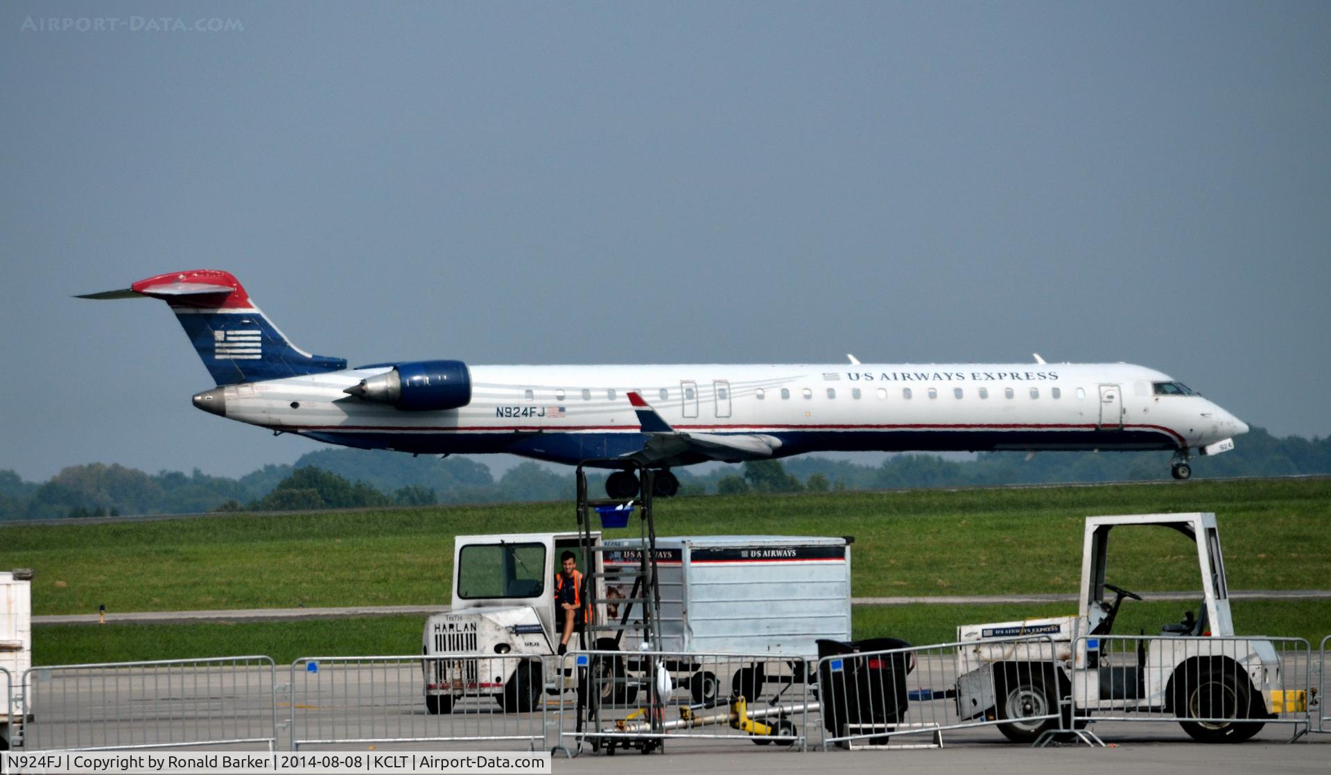 N924FJ, 2004 Bombardier CRJ-900ER (CL-600-2D24) C/N 15024, Takeoff CLT