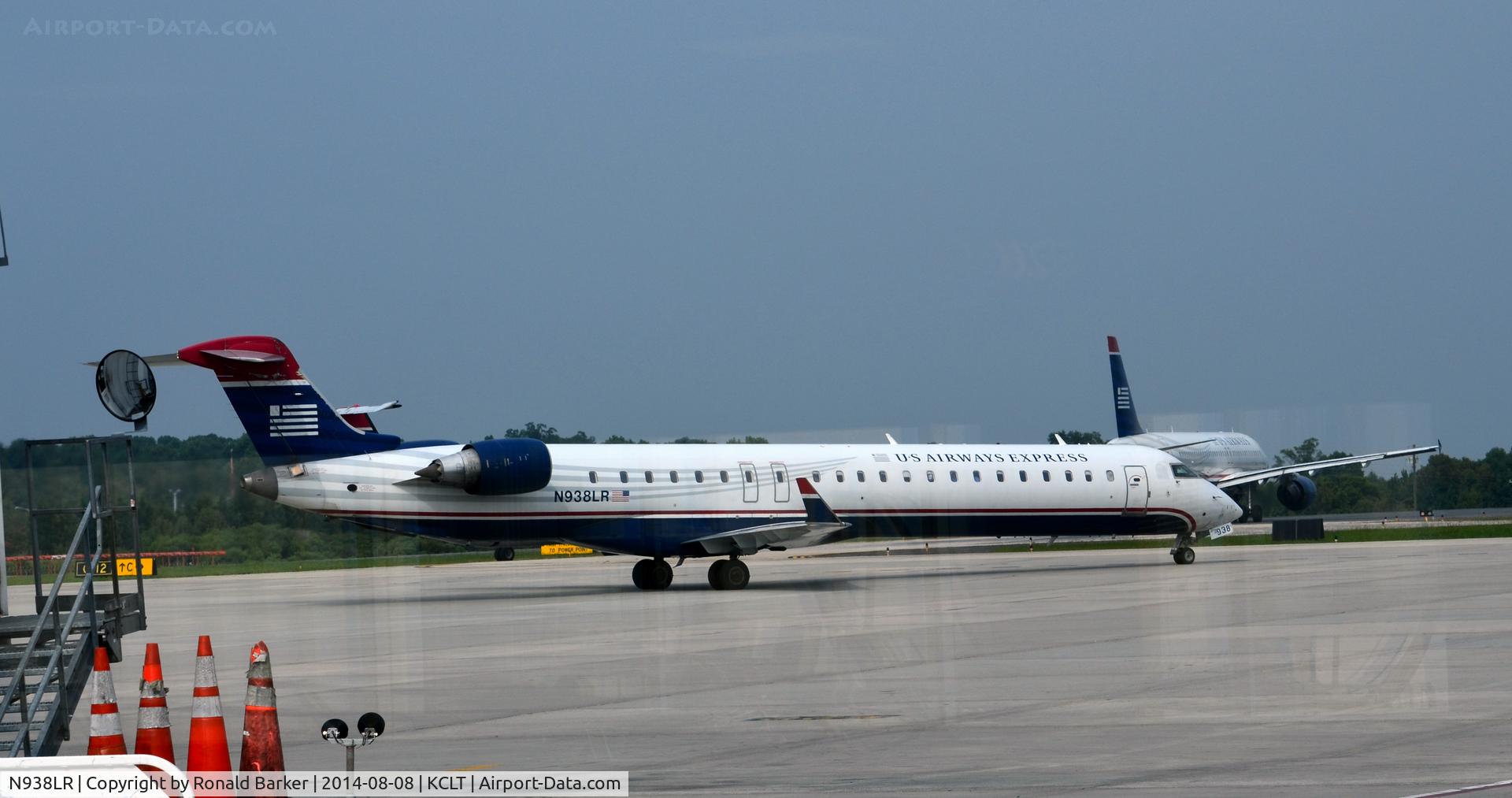 N938LR, 2005 Bombardier CRJ-900ER (CL-600-2D24) C/N 15038, Taxi CLT
