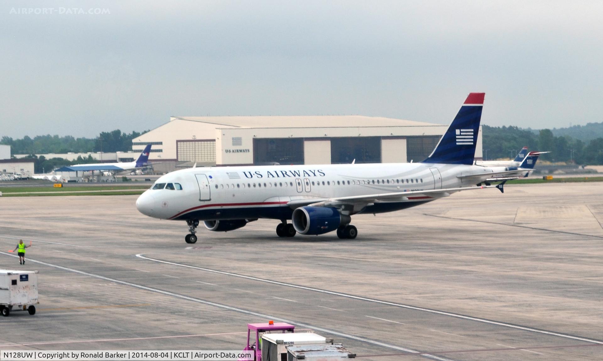N128UW, 2010 Airbus A320-214 C/N 4242, Taxi CLT