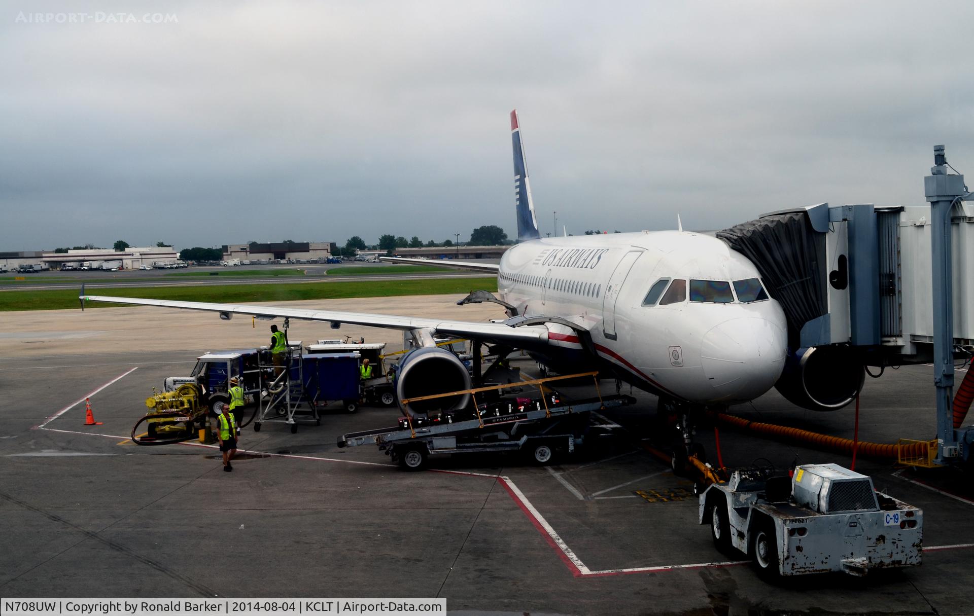 N708UW, 1999 Airbus A319-112 C/N 0972, At the gate CLT