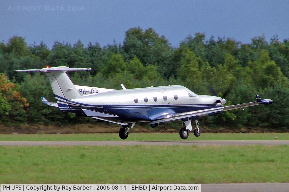 PH-JFS, 2002 Pilatus PC-12/45 C/N 477, Pilatus PC-12/45 [477] Budel-Kempen~PH 11/08/2006