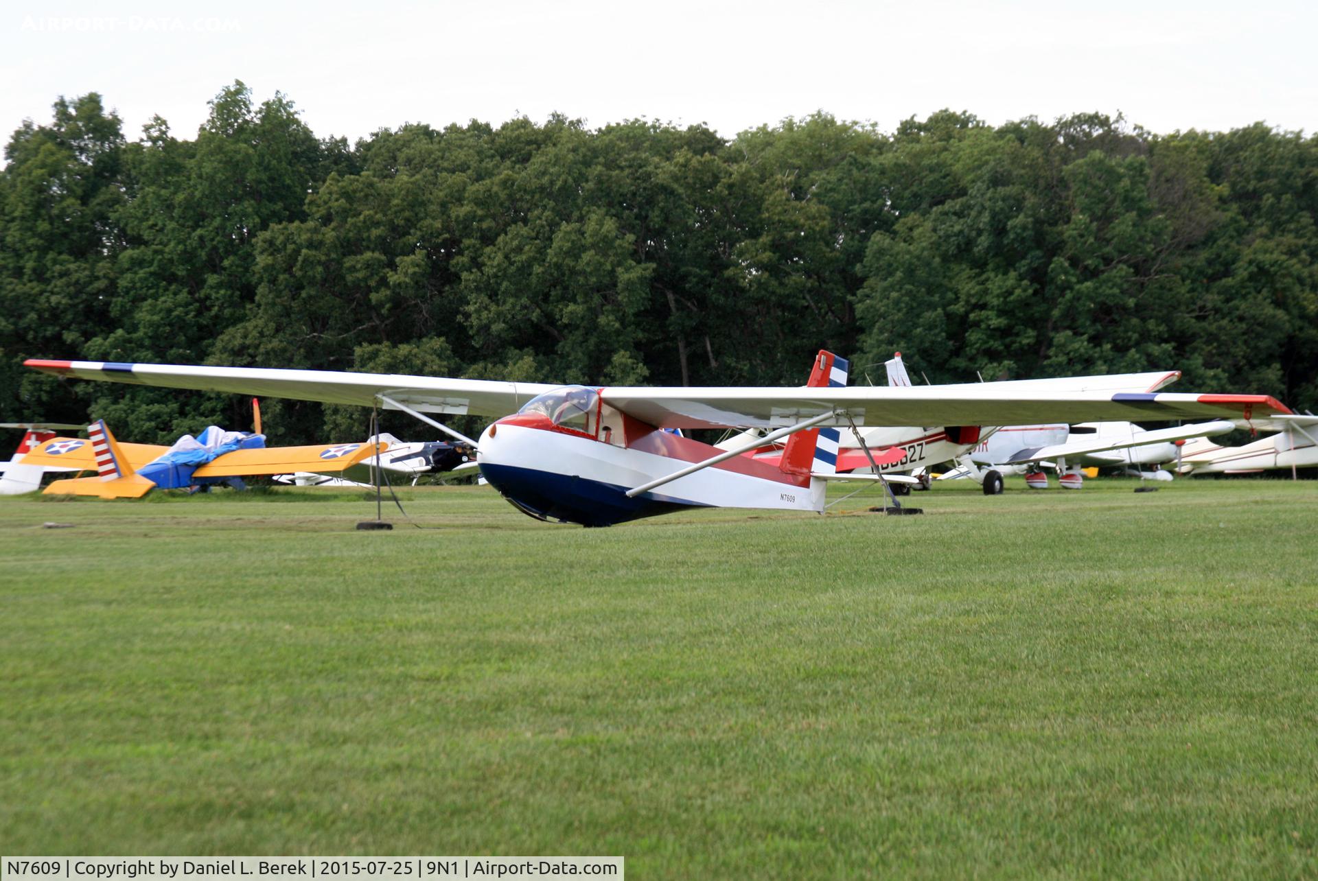 N7609, 1970 Schweizer SGS 2-33A C/N 181, This 1970 classic sailplane sat among other aviation notables at Van Sant Airport, Erwinna, PA.