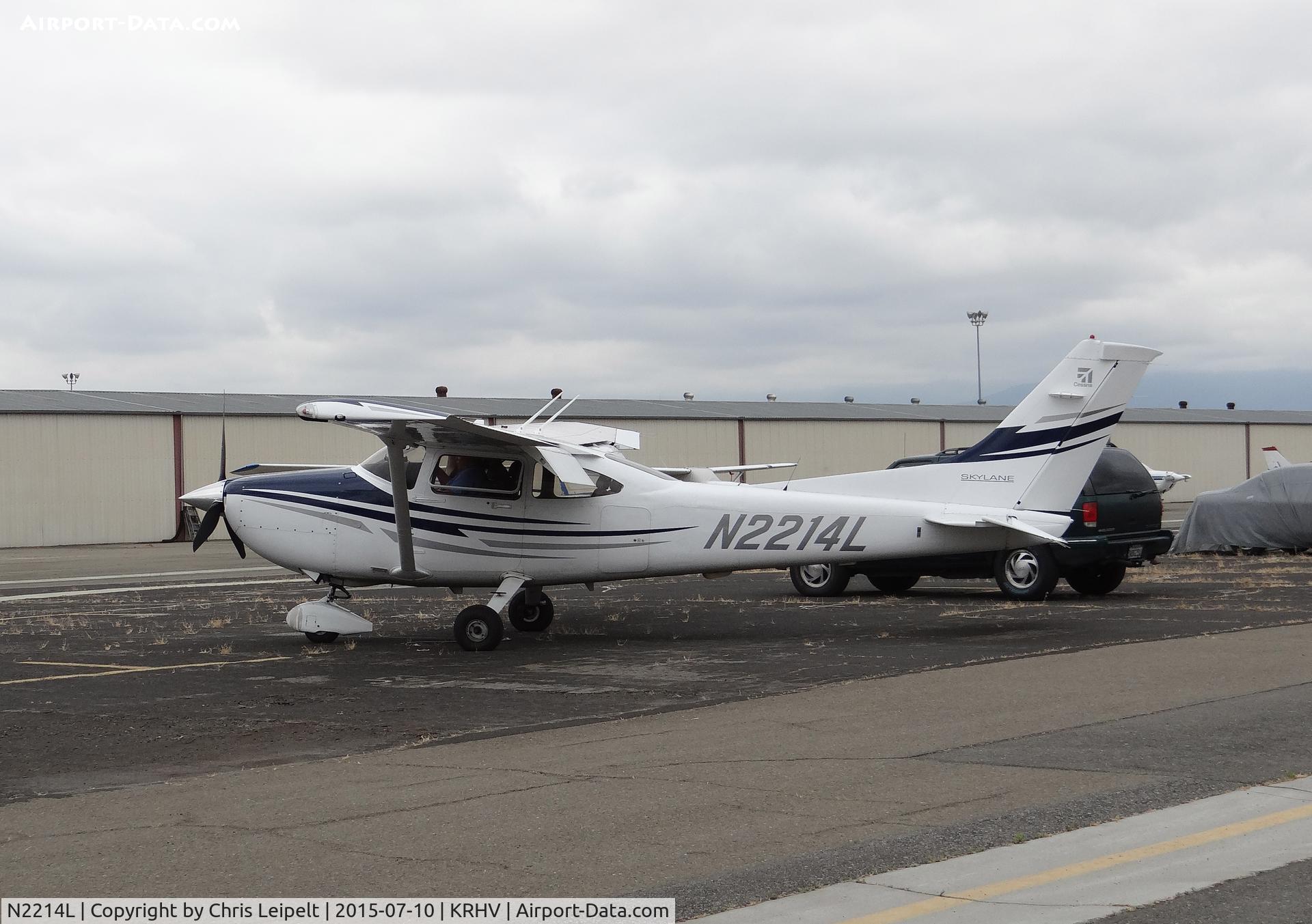 N2214L, 2005 Cessna 182T Skylane C/N 18281718, A locally based 2005 Cessna 182T getting ready to taxi out for departure at Reid Hillview Airport, CA.