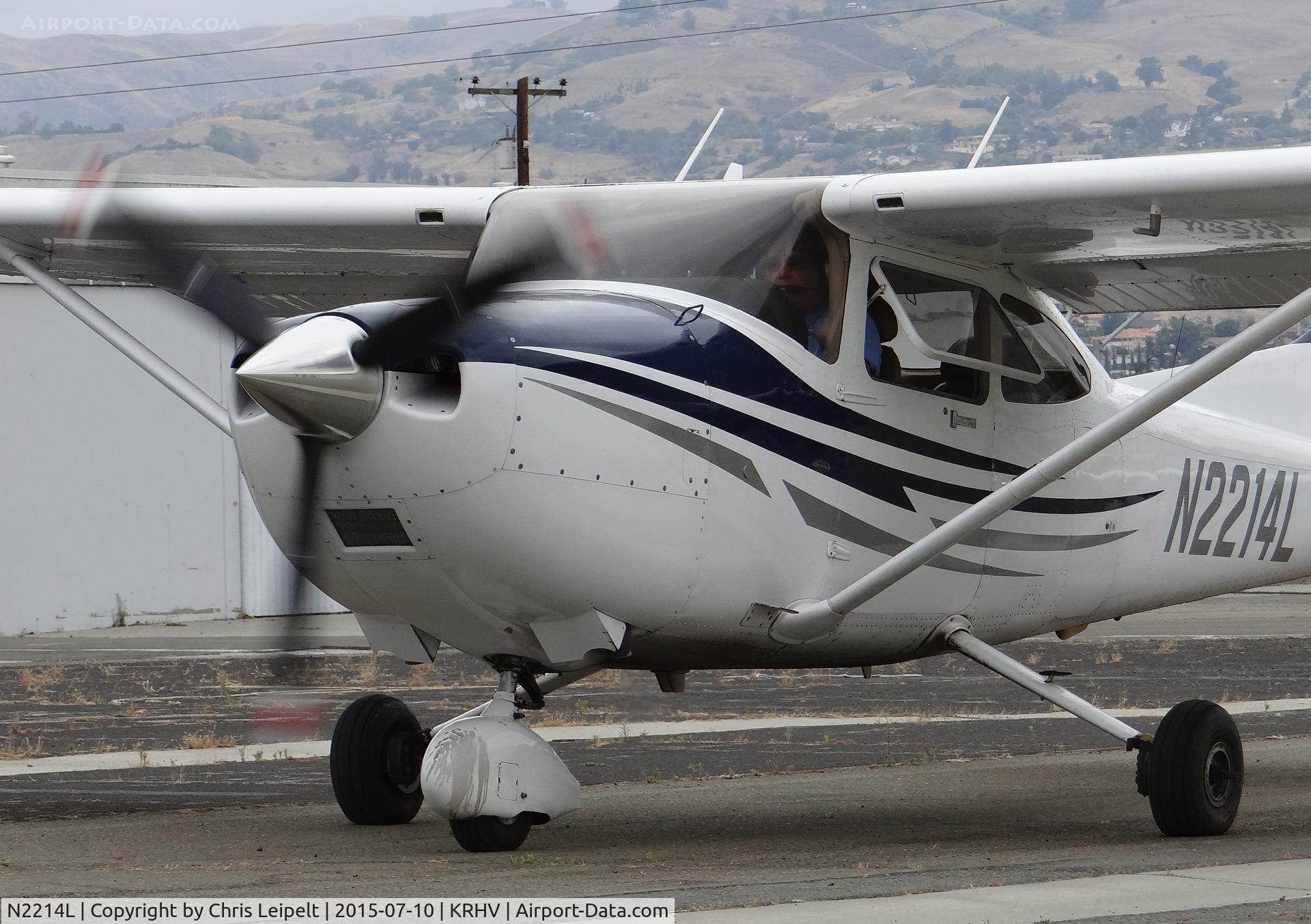 N2214L, 2005 Cessna 182T Skylane C/N 18281718, A locally based 2005 Cessna 182T taxiing out for departure at Reid Hillview Airport, CA.