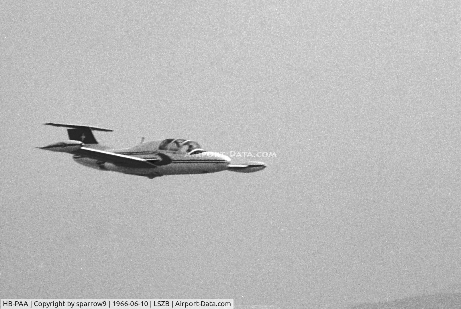 HB-PAA, 1960 Morane-Saulnier MS.760 Paris I C/N 69, a fly-by at airshow Berne 1966-06-10
Scanned from bw-negative