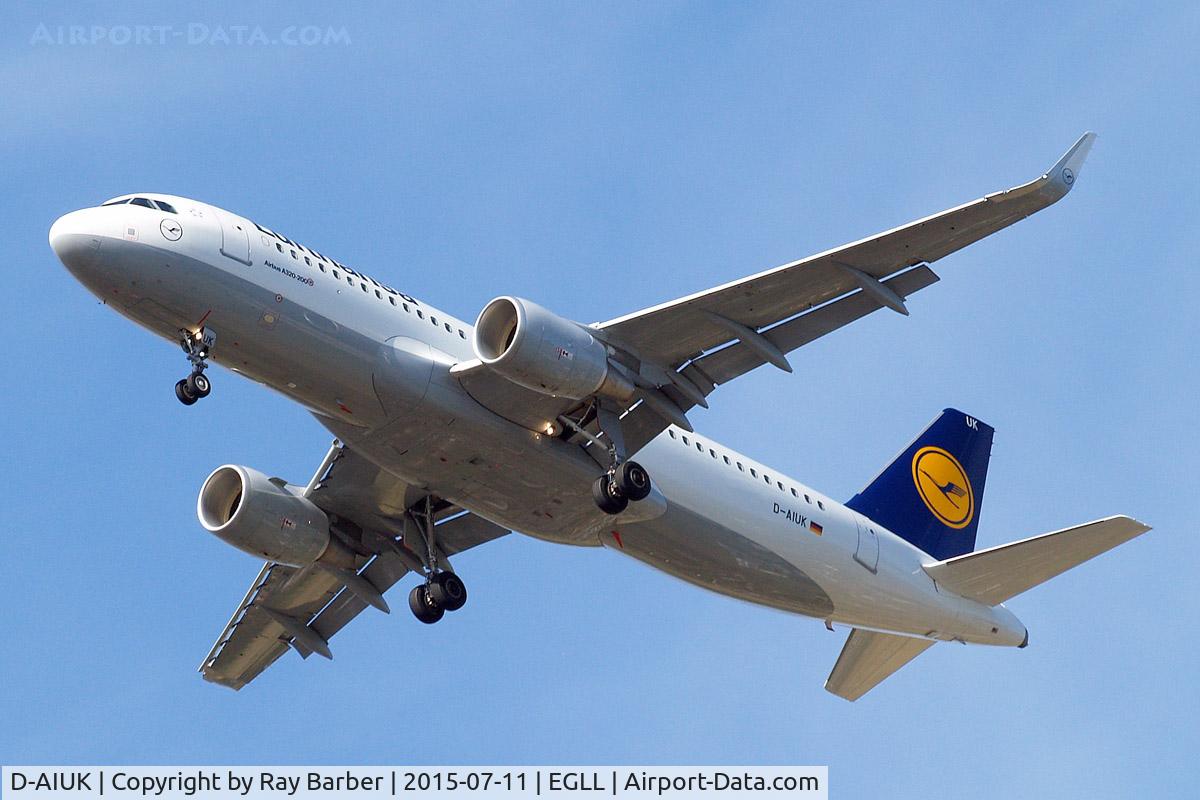 D-AIUK, 2015 Airbus A320-214 C/N 6423, Airbus A320-214 [6423] (Lufthansa) Home~G 11/07/2015. On approach 27R.