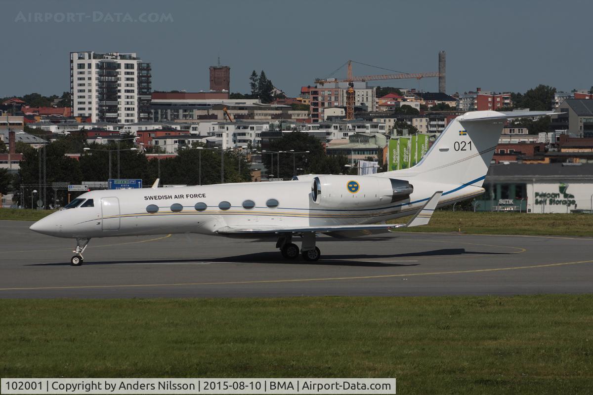 102001, 1987 Gulfstream Aerospace G-IV (Tp102C) C/N 1014, Lining up runway 30.