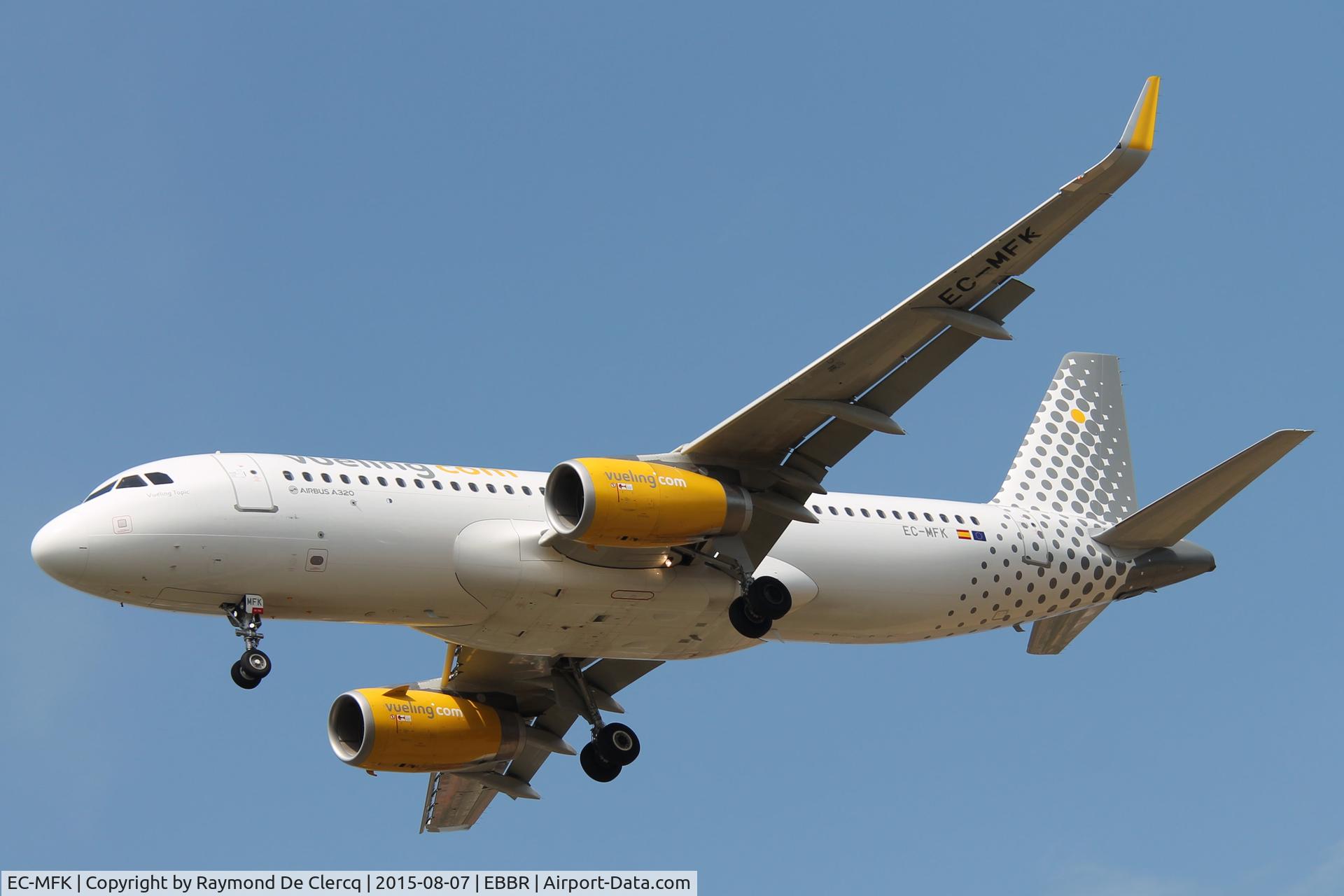 EC-MFK, 2015 Airbus A320-232 C/N 6535, Landing at Brussels airport.