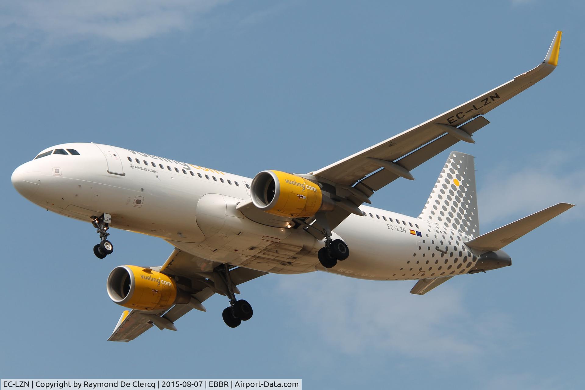 EC-LZN, 2013 Airbus A320-214 C/N 5925, Landing at Brussels airport.
