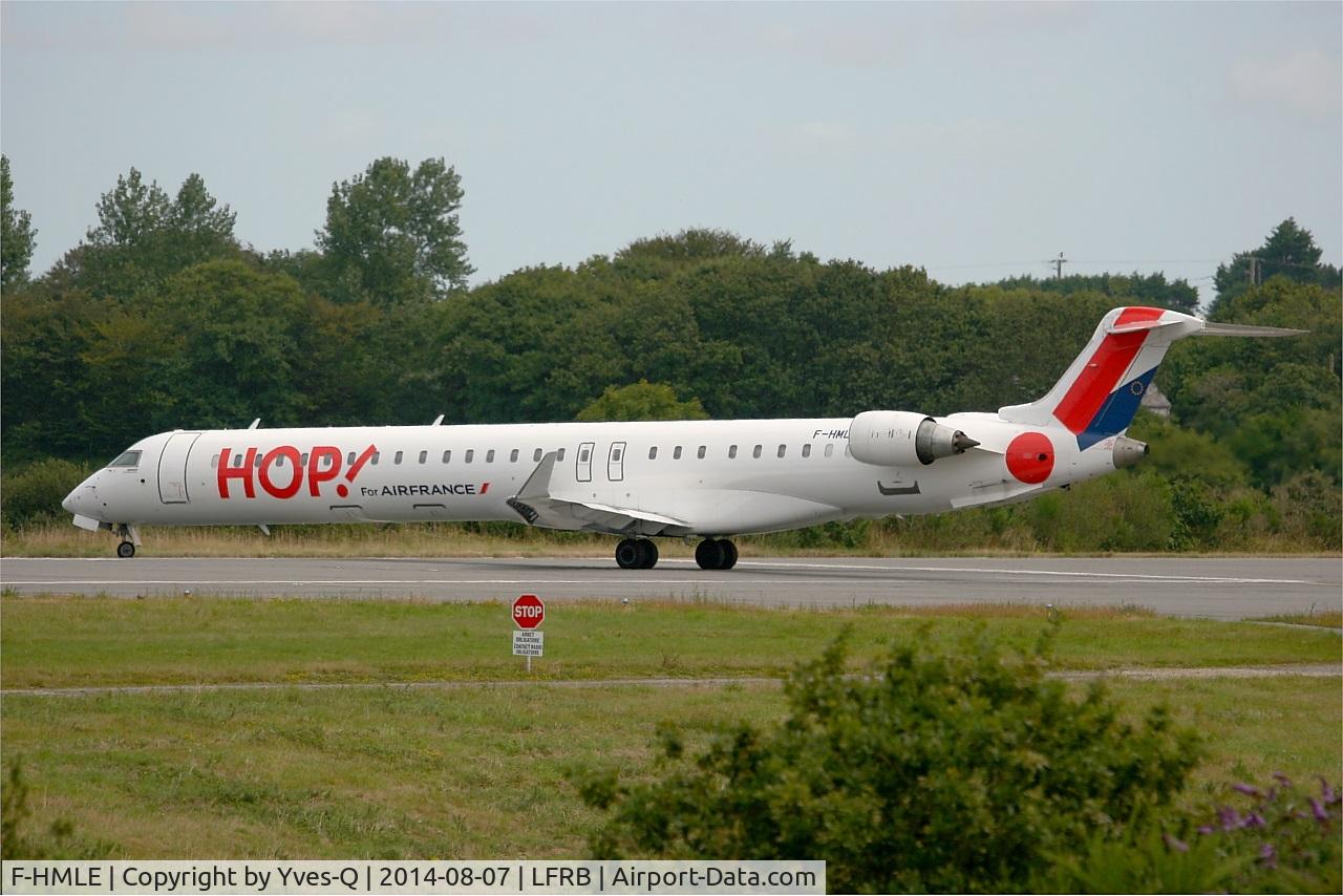 F-HMLE, 2010 Bombardier CRJ-1000EL NG (CL-600-2E25) C/N 19009, Canadair Regional Jet CRJ-1000, Lining up prior Take off rwy 25L, Brest-Bretagne airport (LFRB-BES)