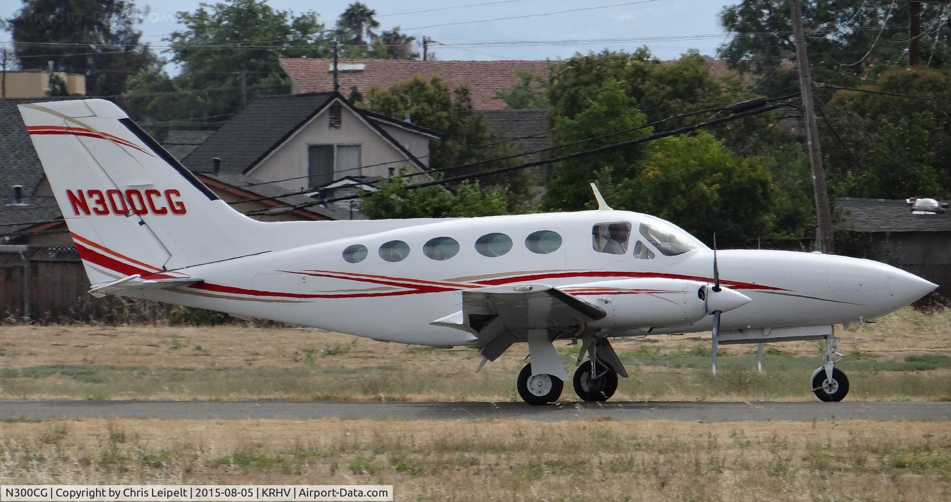 N300CG, 1978 Cessna 414A Chancellor C/N 414A0121, A locally based 1978 Cessna 414A with a brand new interior landing on runway 31R at Reid Hillview Airport, CA.