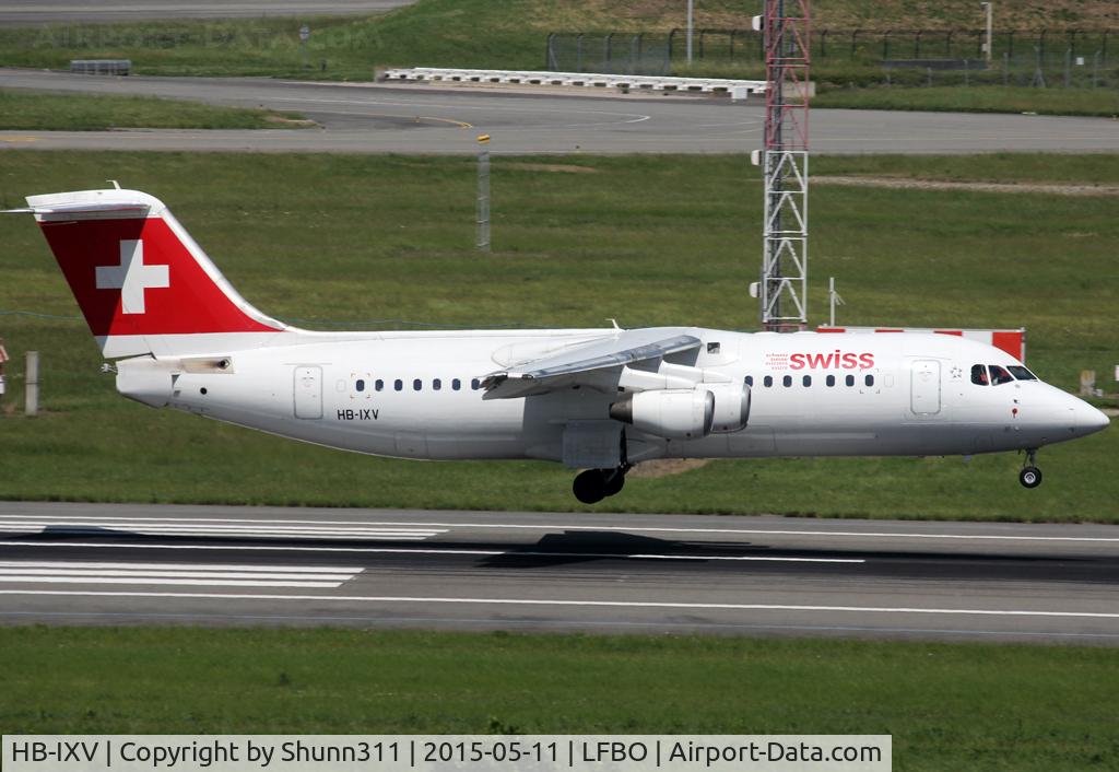 HB-IXV, 1995 British Aerospace Avro 146-RJ100 C/N E3274, Landing rwy 14R