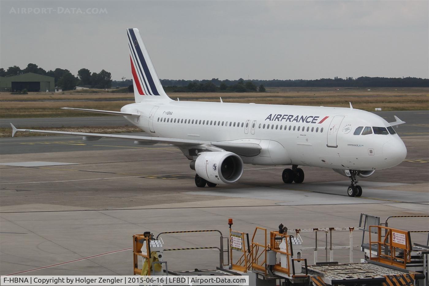 F-HBNA, 2010 Airbus A320-214 C/N 4335, On last inches to parking position....