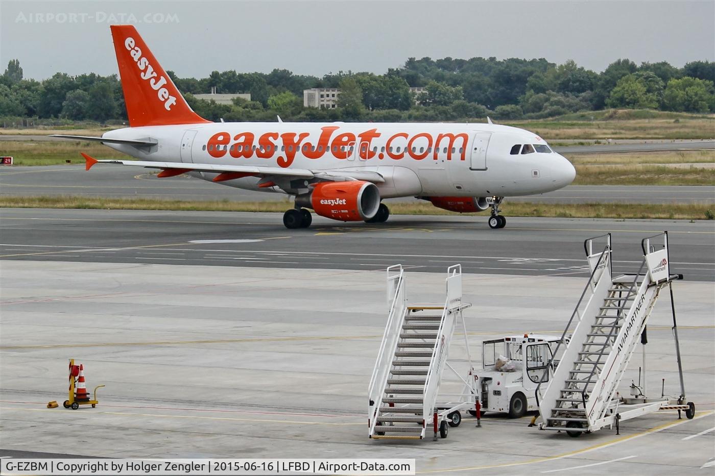 G-EZBM, 2007 Airbus A319-111 C/N 3059, On taxi for departure to LIS......