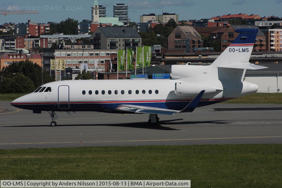 OO-LMS, 2014 Dassault Falcon 900LX C/N 285, Lined up on runway 30. Former F-WWVE	.
