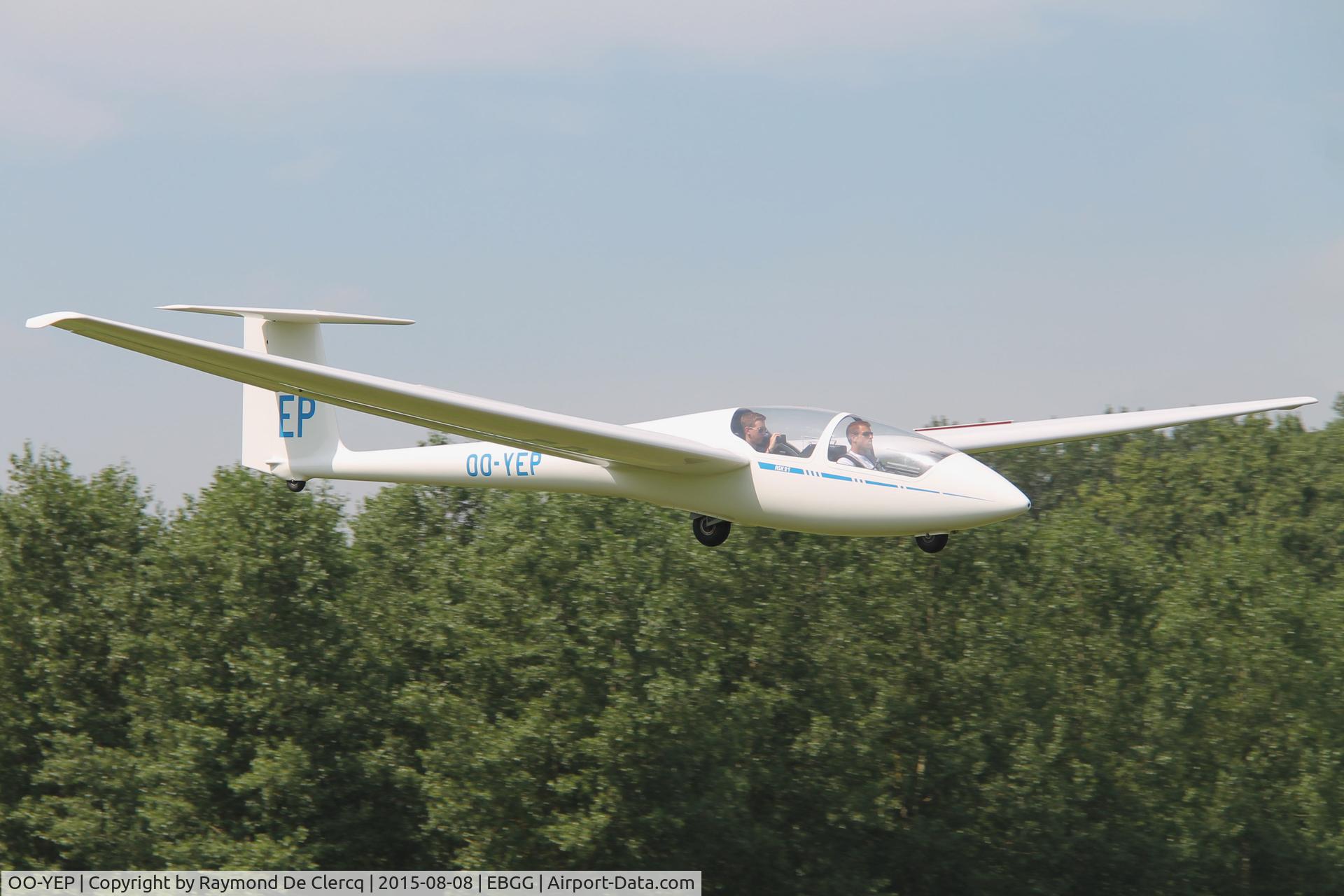 OO-YEP, 1988 Schleicher ASK-21 C/N 21128, Landing at Overboelare.