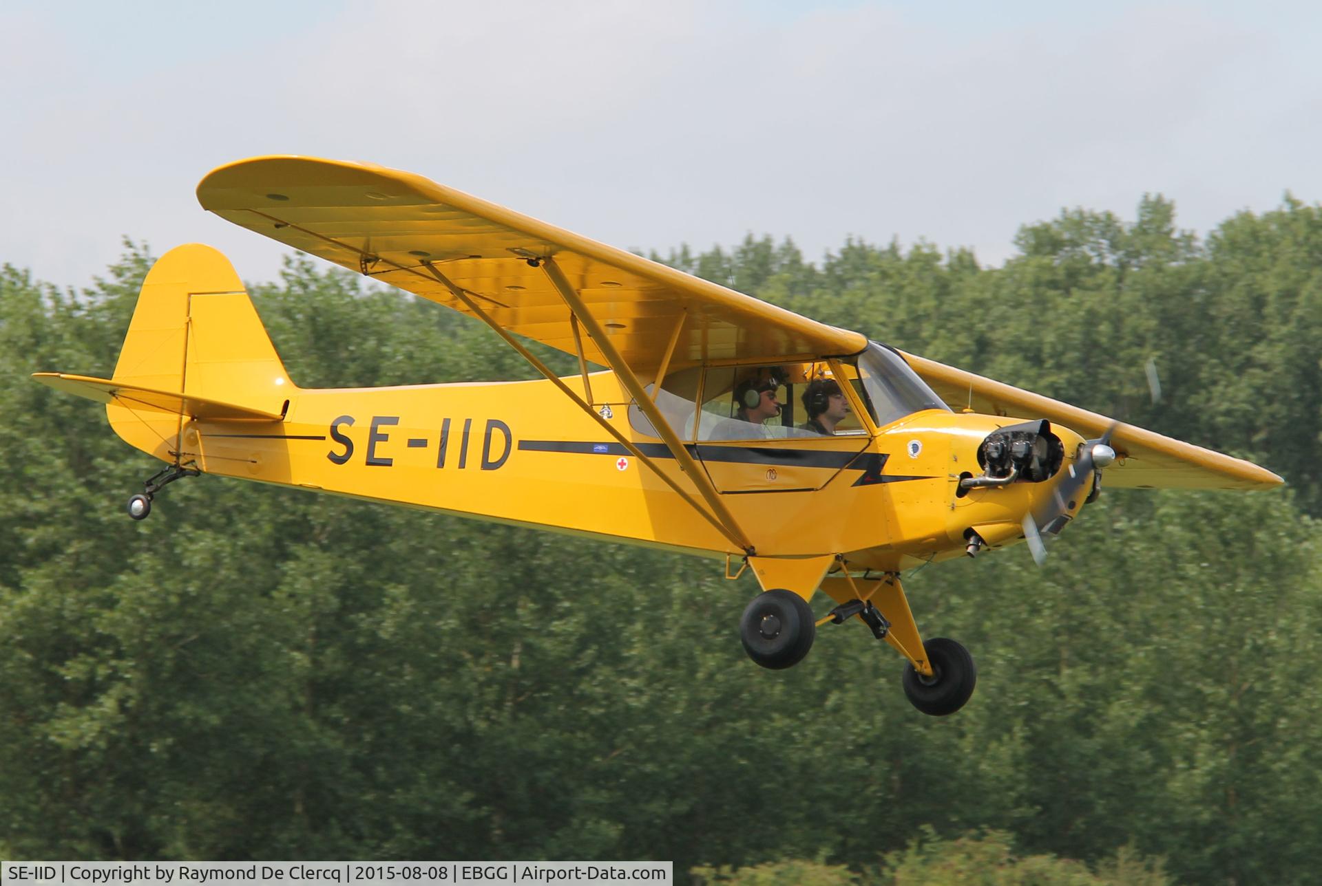 SE-IID, 1947 Piper J3C-65 Cub Cub C/N 23175, Landing at Overboelare.