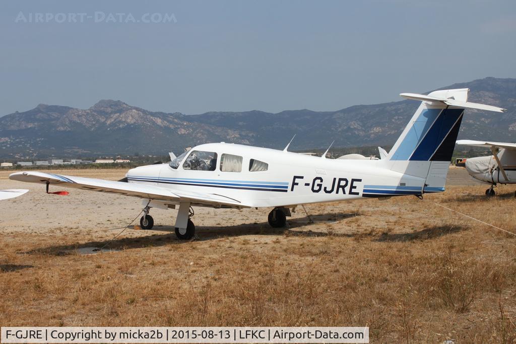 F-GJRE, Piper PA-28RT-201 Arrow IV C/N 28R-8118059, Parked
