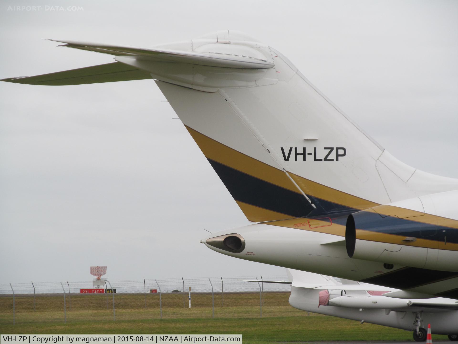 VH-LZP, 1998 Bombardier BD-700-1A10 Global Express C/N 9007, close up of tail