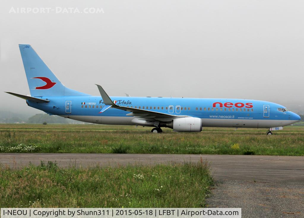 I-NEOU, 2002 Boeing 737-86N C/N 29887, Taxiing to the Terminal in blended scimitar winglets...