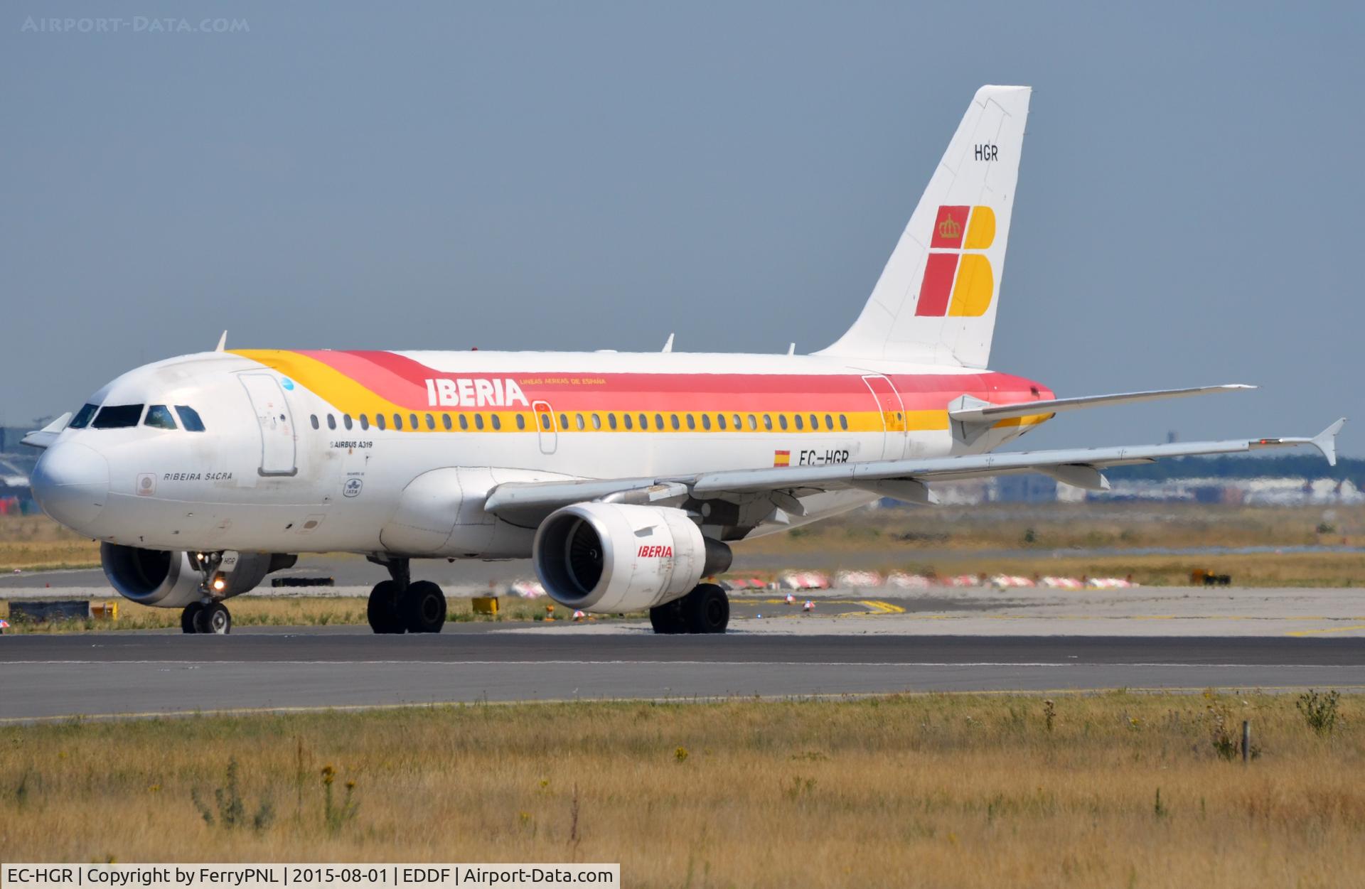 EC-HGR, 1999 Airbus A319-111 C/N 1154, Iberia A319 lining-up.