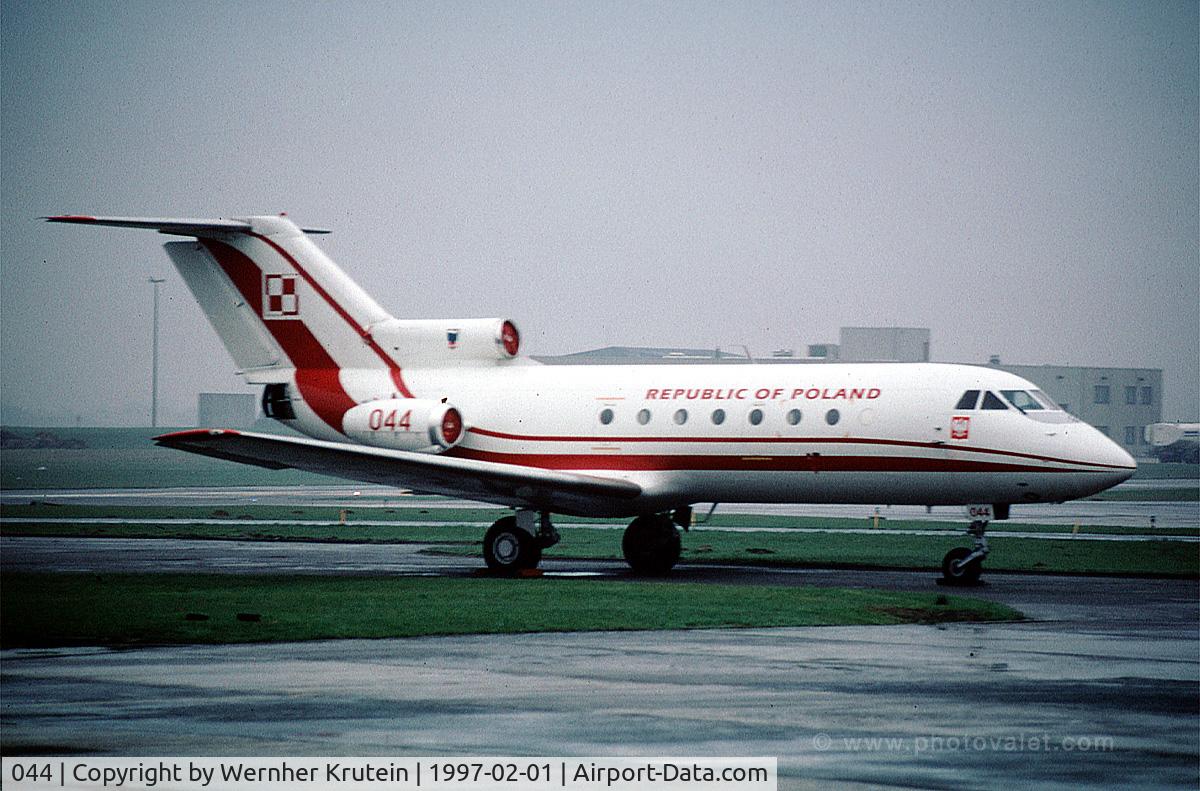 044, 1978 Yakovlev Yak-40 C/N 9840659, A Yak-40 on a rainy day.