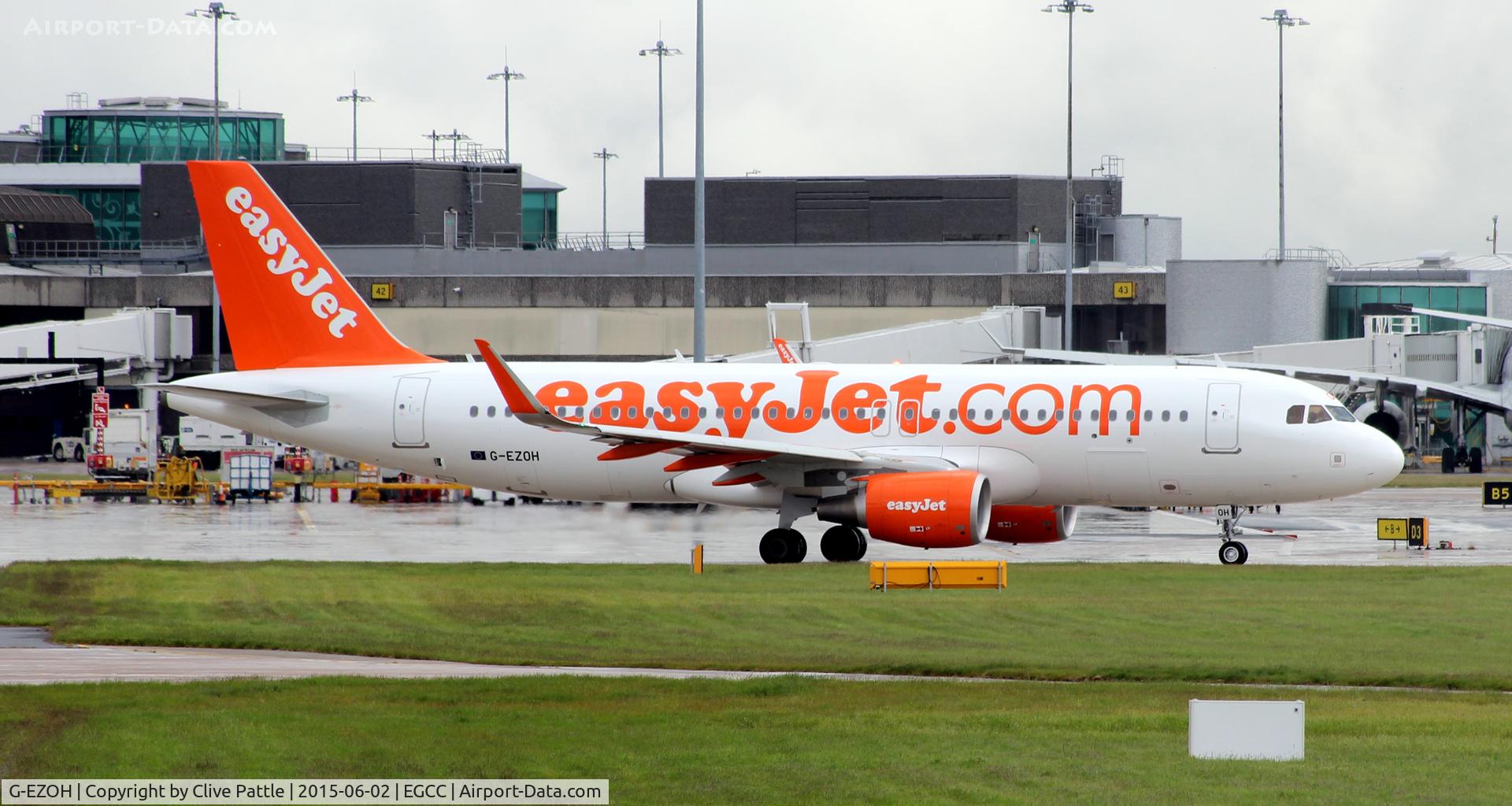 G-EZOH, 2015 Airbus A320-214 C/N 6546, Taxy for departure from Manchester Airport EGCC