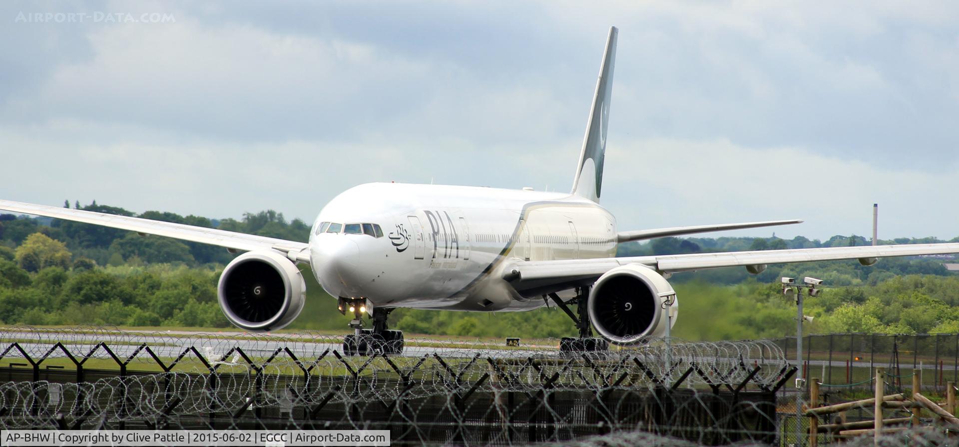 AP-BHW, 2007 Boeing 777-340/ER C/N 33779, Heading for the gates after arrival at Manchester Airport EGCC