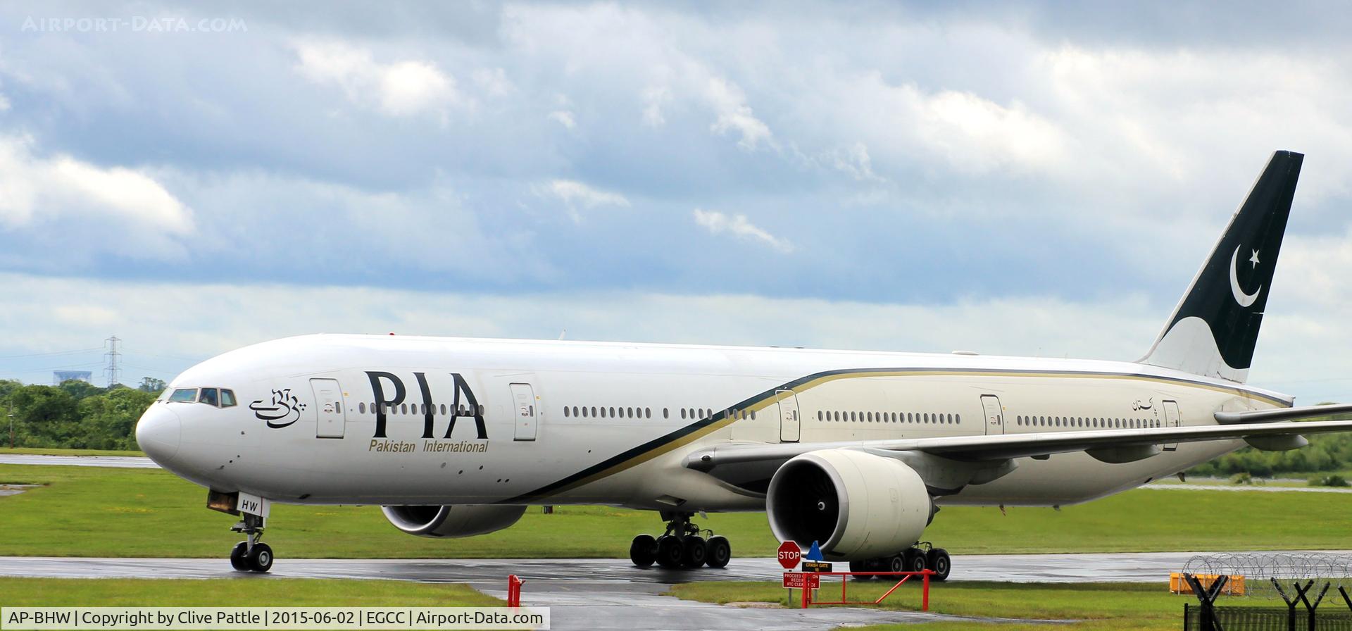 AP-BHW, 2007 Boeing 777-340/ER C/N 33779, Heading for the gates after arrival at Manchester Airport EGCC