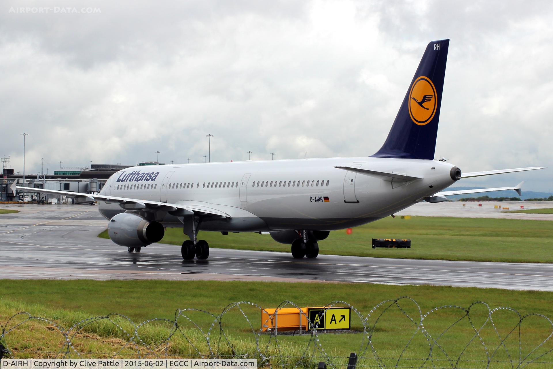 D-AIRH, 1993 Airbus A321-131 C/N 0412, Heading for the gates after arrival at Manchester Airport EGCC